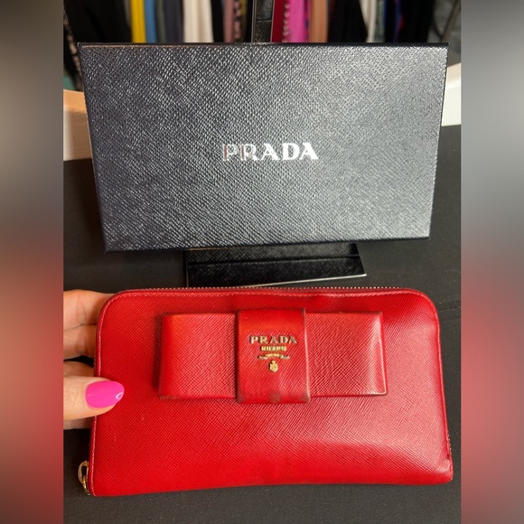 Authentic Prada wallet - red - Picture 1 of 7